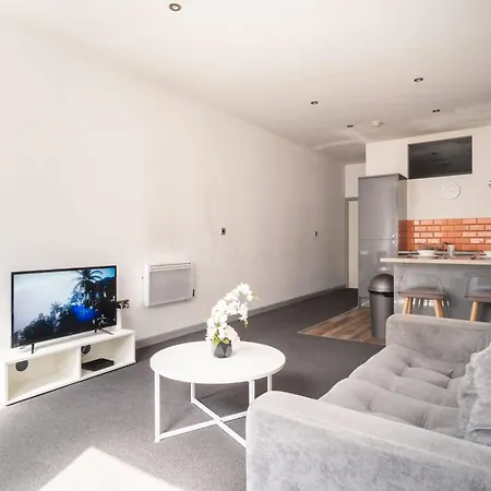 Spacious 1 Bed Apartment In Central Blackburn Exterior photo