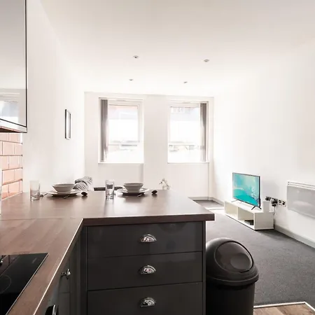 Spacious 1 Bed Apartment In Central Blackburn Exterior photo