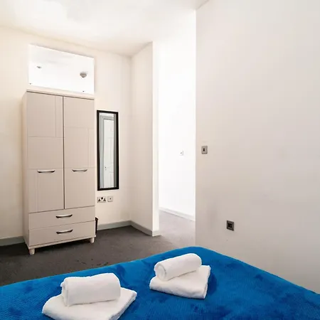 Spacious 1 Bed Apartment In Central Blackburn Exterior photo